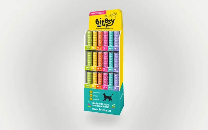 The Bitesy Platinum Cat display stand with the six wet recipes and the kitten mousse